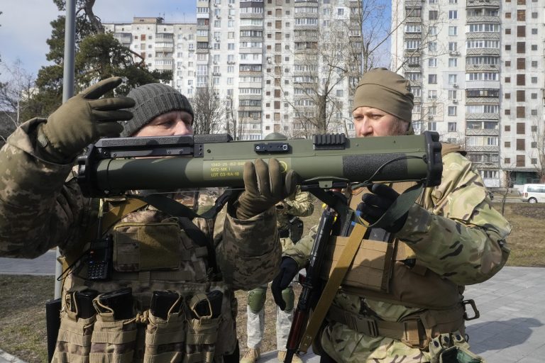 ukrajinský vojak, zbraň