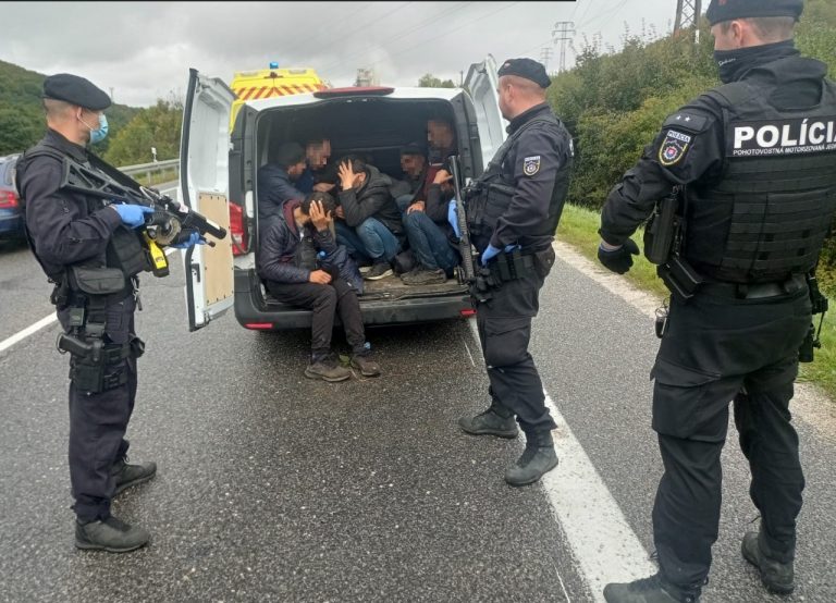 policia migranti