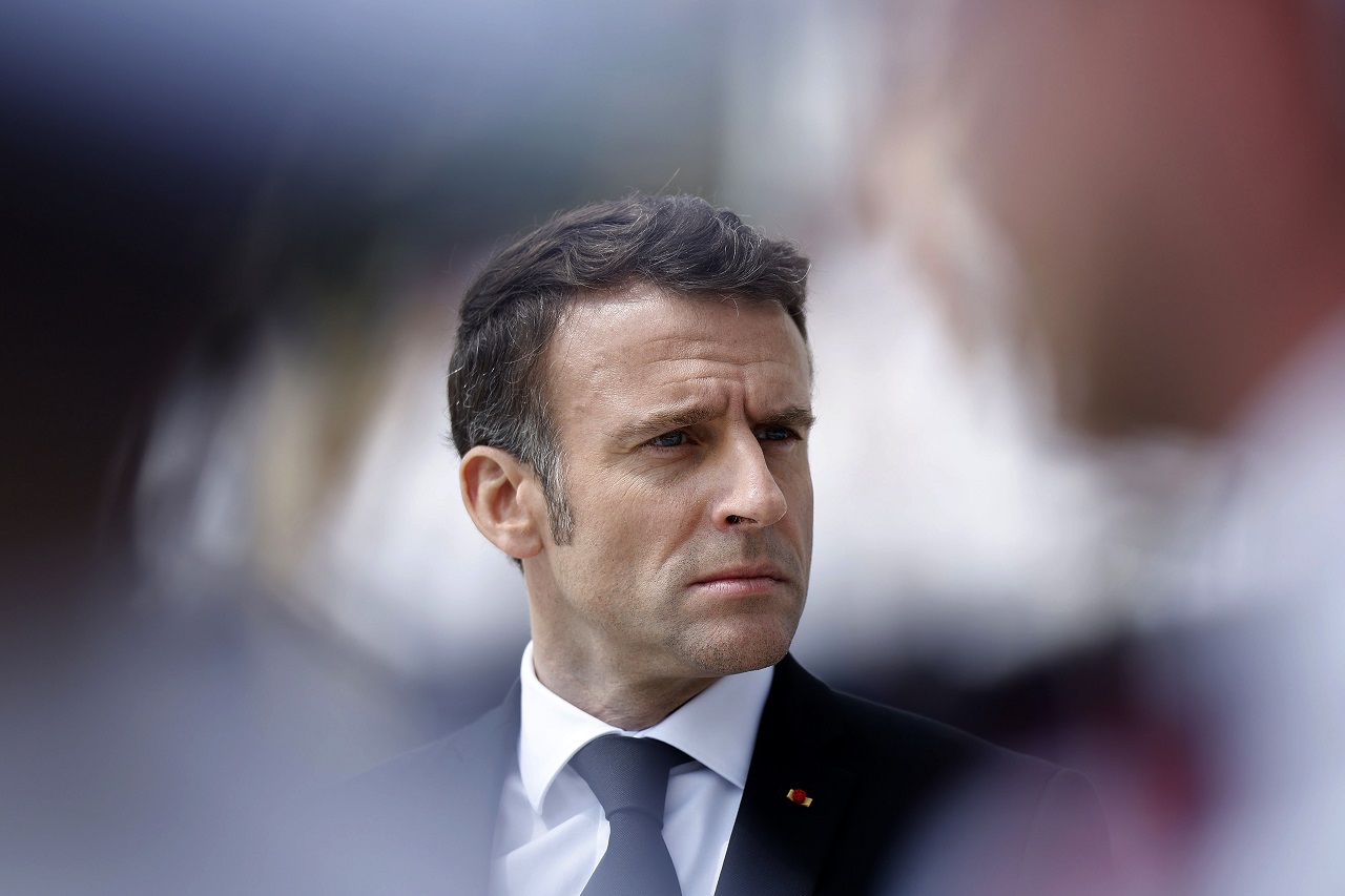 Macron pays tribute to late police officers killed in car accident